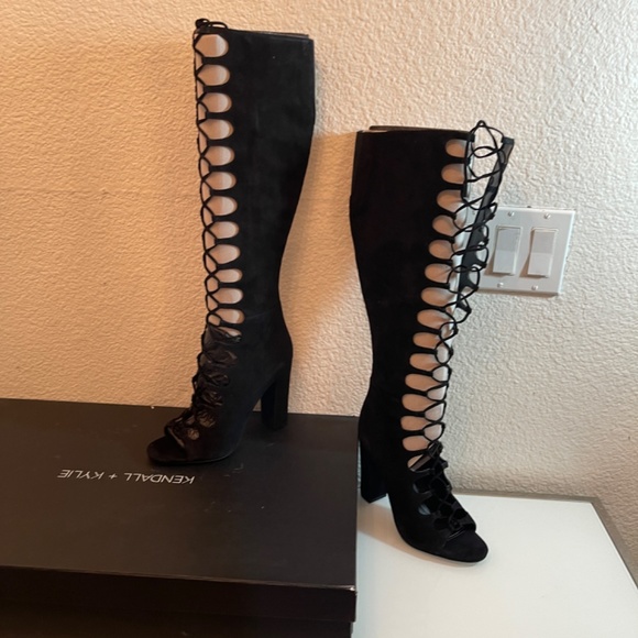 NIB KENDALL & KYLIE TALL LACE FRONT SUEDE BLACK BOOTS ๐๐๐๐ - Picture 8 of 11